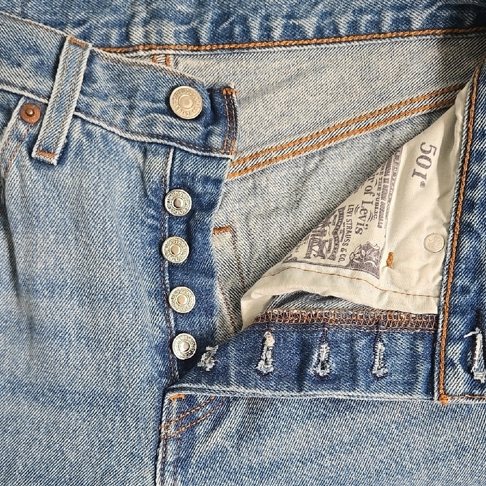 Levi's 501 Light Blue Straight Jeans - Picture 4 of 10